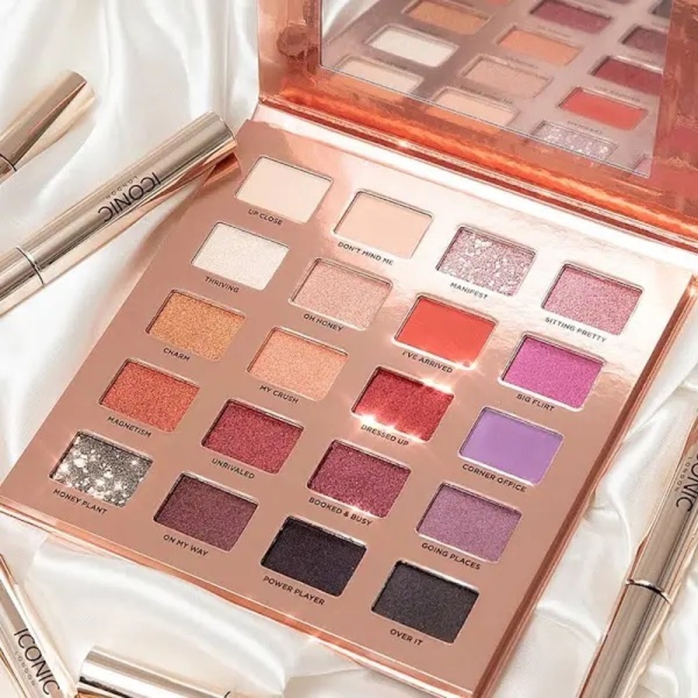 ICONIC LONDON • DESK TO DANCE • EYESHADOW PALETTE